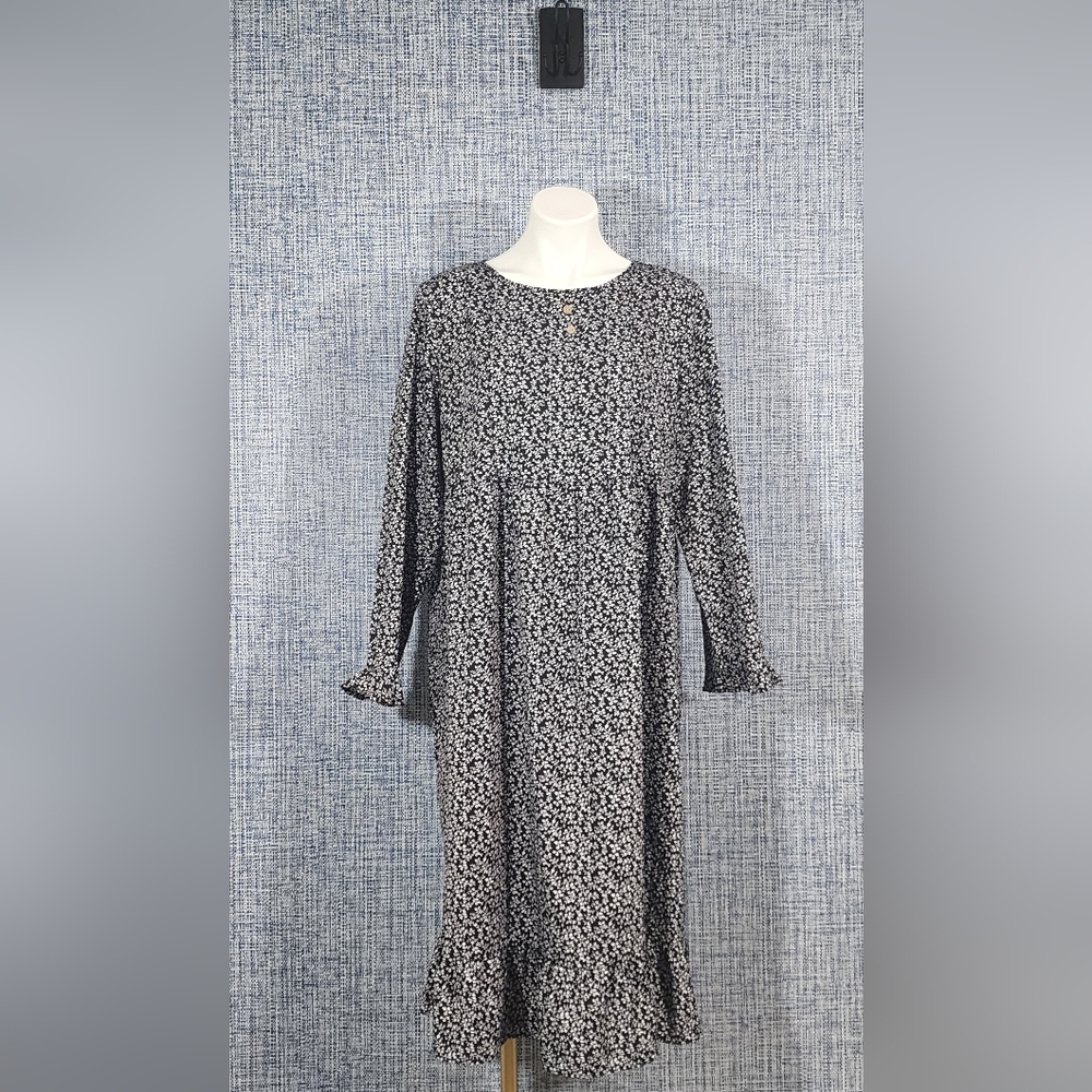 Chic Black and White Floral Long Sleeve Dress